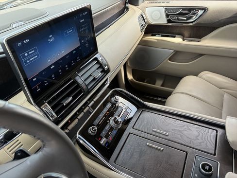 Used 2023 Lincoln Navigator Reserve AWD/4WD image 26
