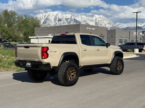 Used 2024 Chevrolet Colorado ZR2 w/ ZR2 Convenience Package III AWD/4WD image 9