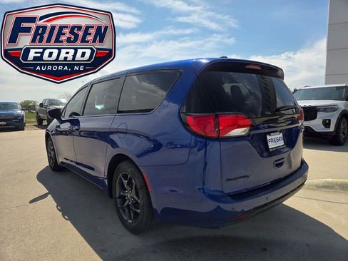 Used 2018 Chrysler Pacifica Touring Plus w/ S Appearance Package FWD image 5
