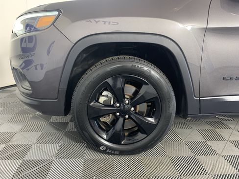 Used 2019 Jeep Cherokee Latitude Plus AWD/4WD image 11
