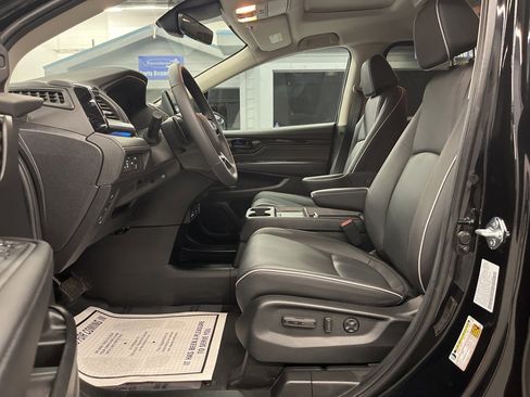 Used 2025 Honda Odyssey Touring image 10
