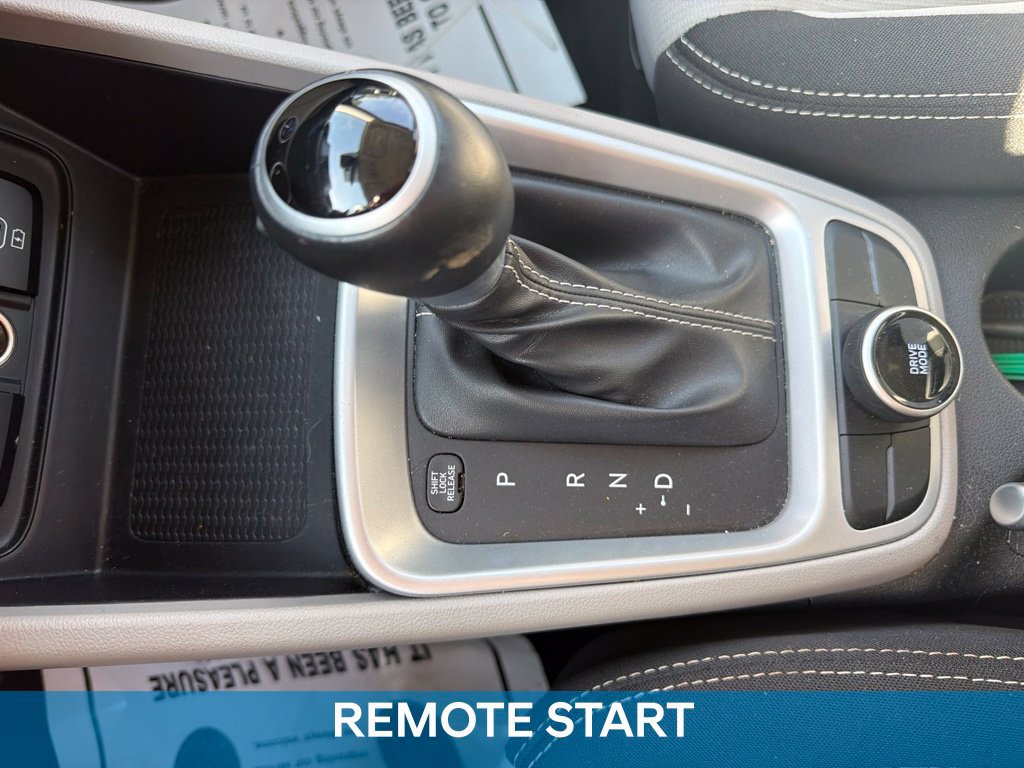 Used 2025 Hyundai Venue SEL FWD image 6
