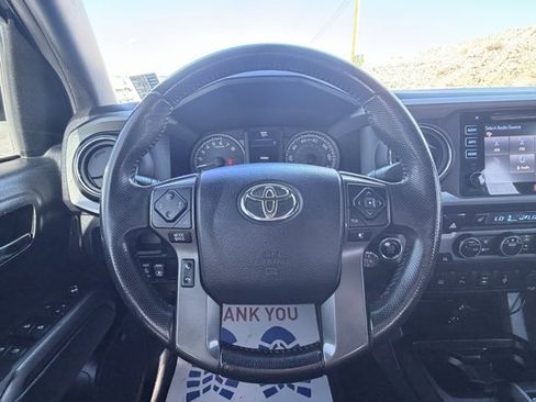 Used 2017 Toyota Tacoma TRD Off-Road image 9