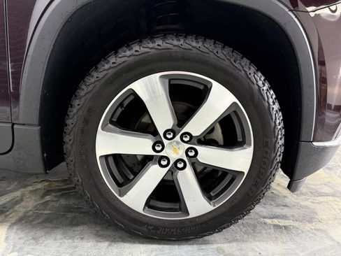 Used 2020 Chevrolet Traverse LT image 34