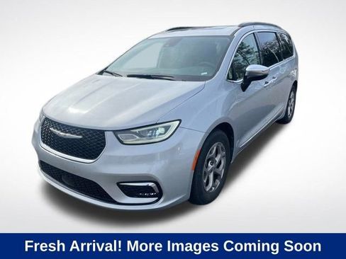 Used 2023 Chrysler Pacifica Limited image 1