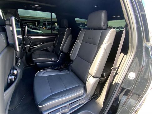 Used 2025 Cadillac Escalade Premium Luxury AWD/4WD image 29