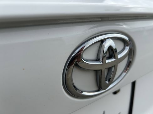 Used 2021 Toyota RAV4 LE AWD/4WD image 7