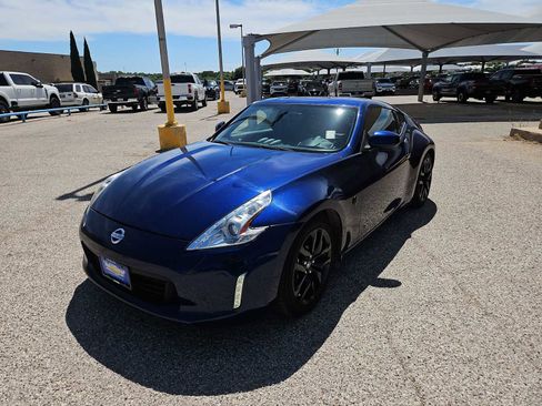 Used 2020 Nissan 370Z Coupe RWD image 4