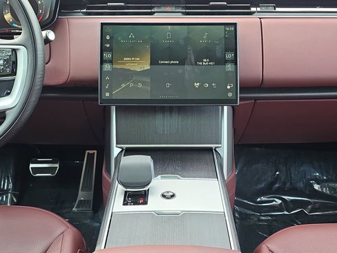 New 2025 Land Rover Range Rover Autobiography AWD/4WD image 20