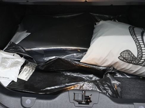 Used 2011 Ford Mustang Shelby GT500 w/ SVT Performance Pkg RWD image 27