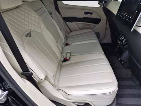 Used 2023 Bentley Bentayga AWD/4WD image 21