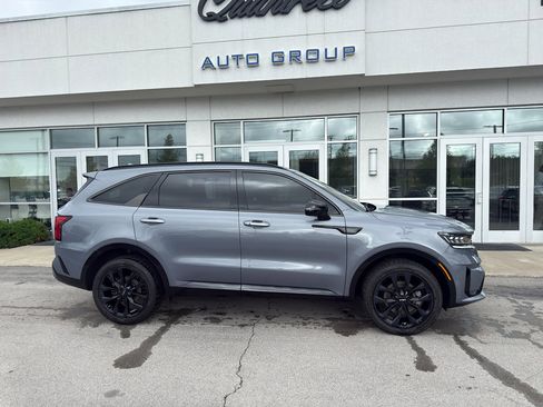 Used 2023 Kia Sorento SX AWD/4WD image 2