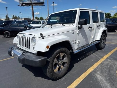 Used 2017 Jeep Wrangler Unlimited Sahara w/ Dual Top Group AWD/4WD image 3