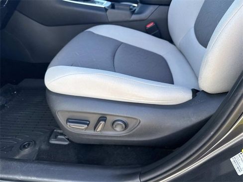 Used 2021 Toyota RAV4 XLE image 17