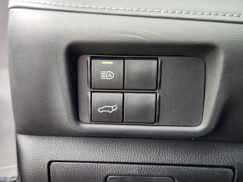 Used 2020 Toyota Highlander XLE AWD/4WD image 28