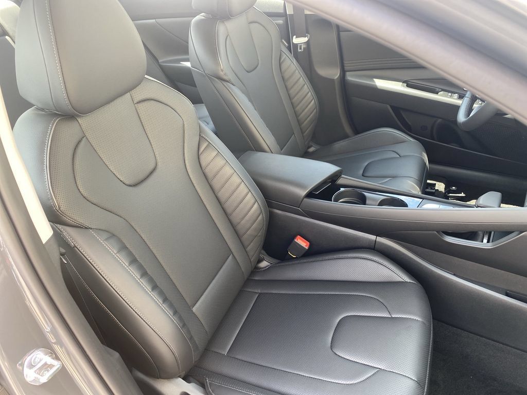 New 2026 Hyundai Elantra Limited FWD image 34