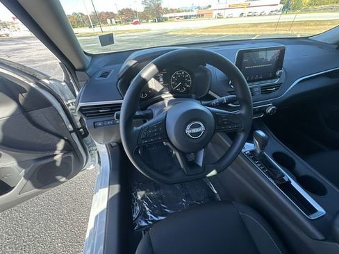 Certified 2025 Nissan Altima 2.5 S image 11