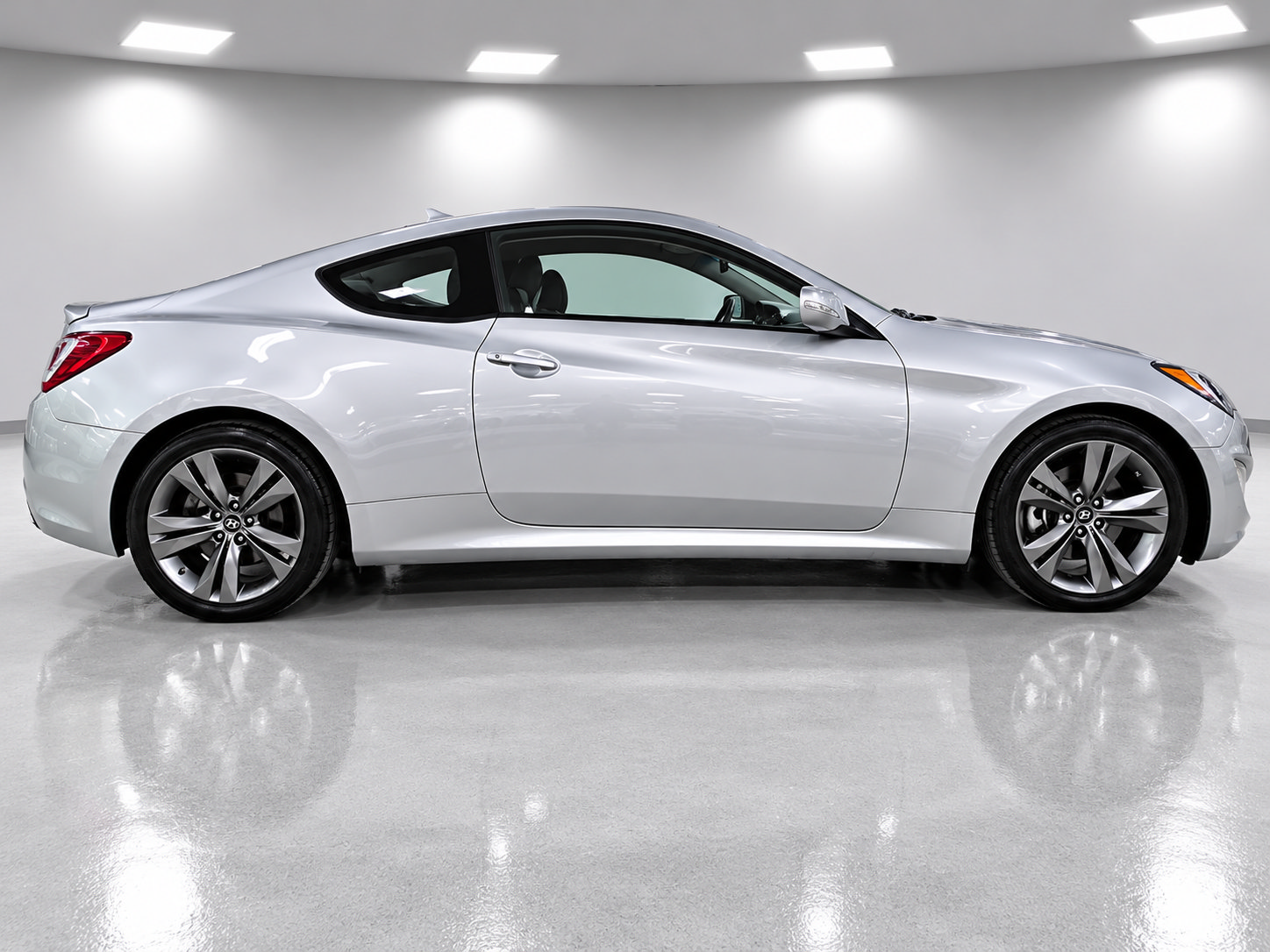 Used 2011 Hyundai Genesis 2.0T RWD image 3