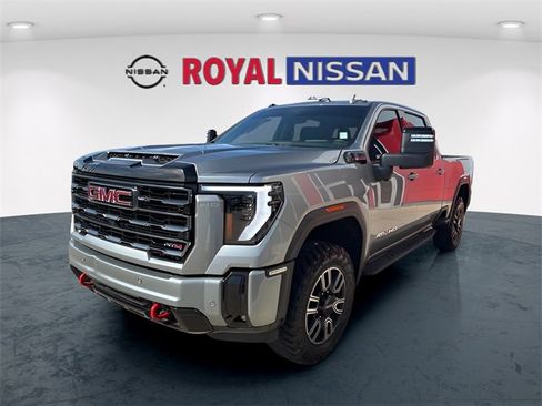 Used 2025 GMC Sierra 2500 AT4 w/ AT4 Premium Plus Package image 3