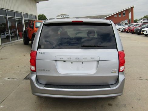 Used 2017 Dodge Grand Caravan GT image 4