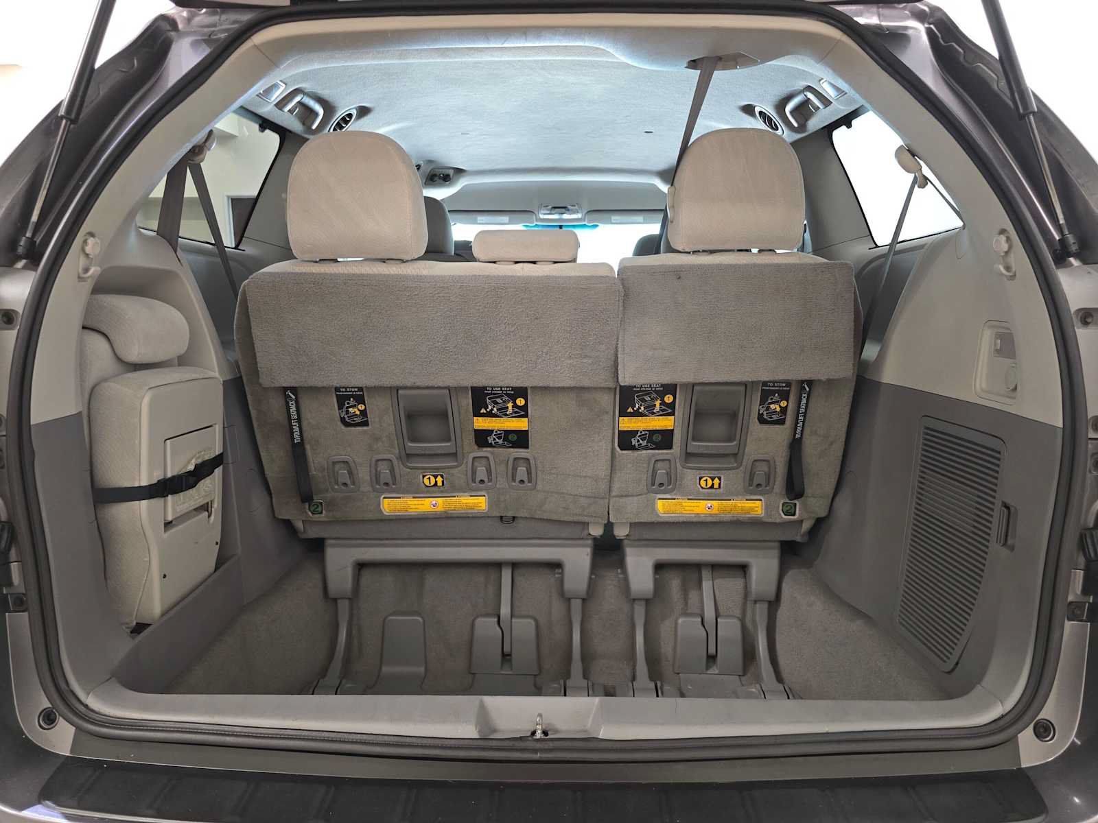 Used 2011 Toyota Sienna LE w/ Towing Pkg FWD image 28