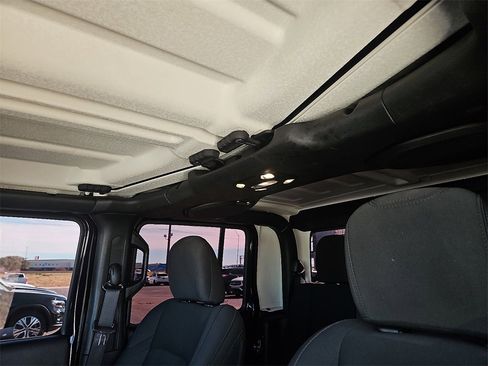 Used 2023 Jeep Gladiator Willys image 20