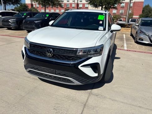 Used 2024 Volkswagen Taos SE FWD image 6