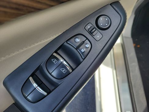 Used 2018 Nissan Maxima Platinum FWD image 18
