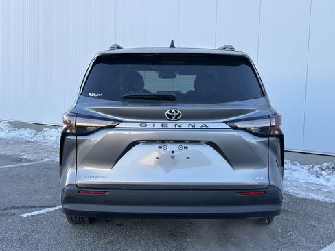 New 2026 Toyota Sienna XLE image 4