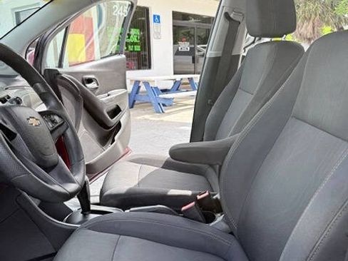 Used 2017 Chevrolet Trax LT AWD/4WD image 11