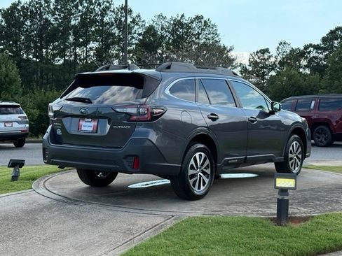Used 2022 Subaru Outback Premium AWD/4WD image 7