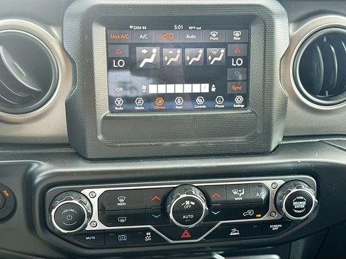 Certified 2023 Jeep Wrangler Unlimited AWD/4WD image 17