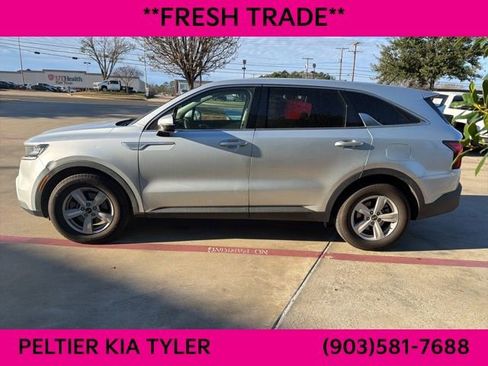 Used 2021 Kia Sorento LX image 7