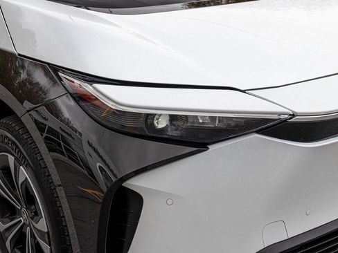 Used 2024 Toyota bZ4X XLE w/ Weather Package image 33