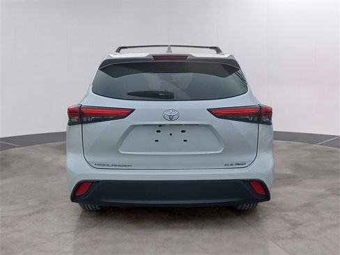 Used 2023 Toyota Highlander XLE image 5