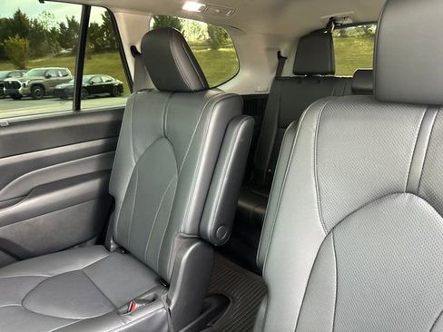 Used 2024 Toyota Grand Highlander Limited AWD/4WD image 21