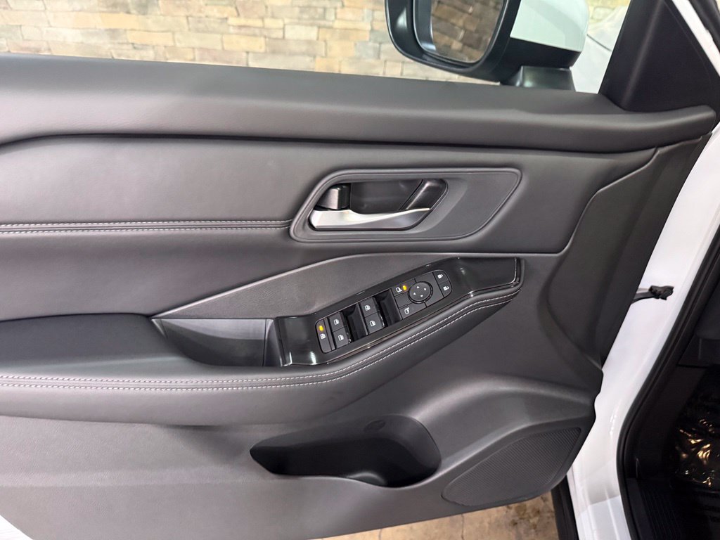 Certified 2026 Nissan Rogue SV w/ SV Premium Package FWD image 10