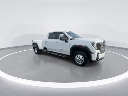 Used 2024 GMC Sierra 3500 Denali w/ Denali Reserve Package image 2