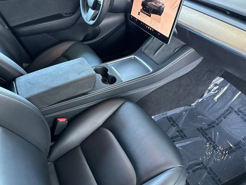 Used 2022 Tesla Model Y Performance AWD/4WD image 17