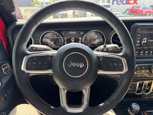 Used 2018 Jeep Wrangler Unlimited Sahara AWD/4WD image 18