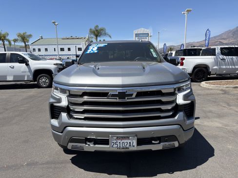 Used 2024 Chevrolet Silverado 1500 High Country w/ High Country Premium Package AWD/4WD image 3