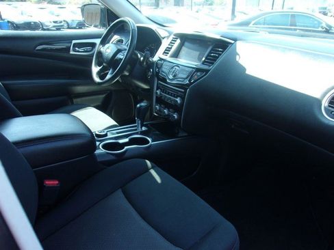 Used 2019 Nissan Pathfinder SV AWD/4WD image 8