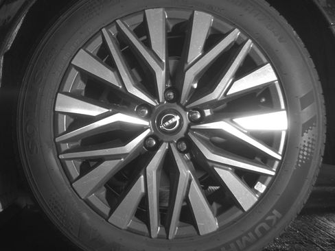 Used 2025 Nissan Altima 2.5 SV FWD image 14