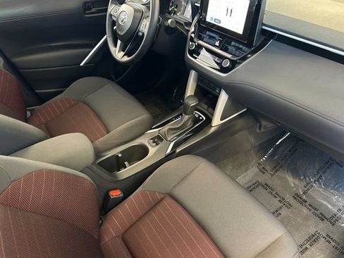 Used 2024 Toyota Corolla Cross AWD Hybrid w/ Moonroof Package image 18