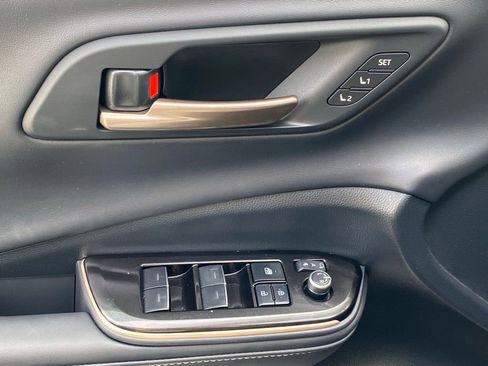 Used 2025 Toyota Crown Platinum image 23