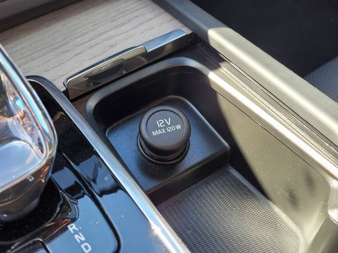 Certified 2025 Volvo XC90 T8 Ultra image 25