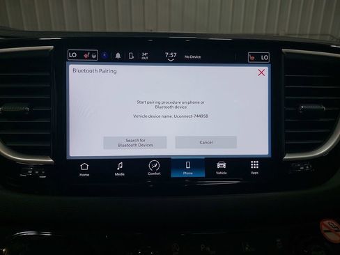 Used 2024 Chrysler Pacifica Touring-L image 25