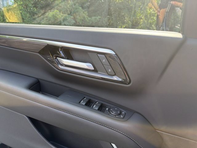 Used 2025 Chevrolet Tahoe 4WD image 22