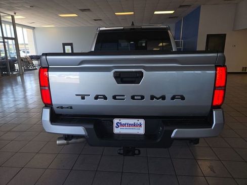 Used 2025 Toyota Tacoma TRD Sport AWD/4WD image 7