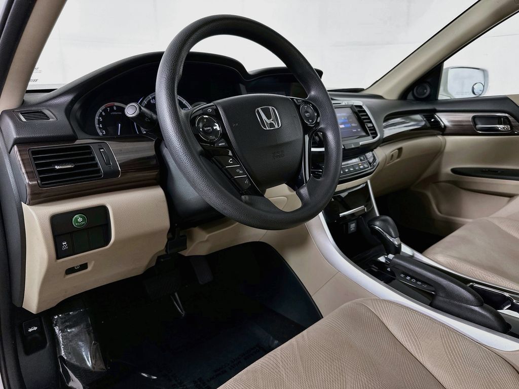 Used 2016 Honda Accord EX image 10